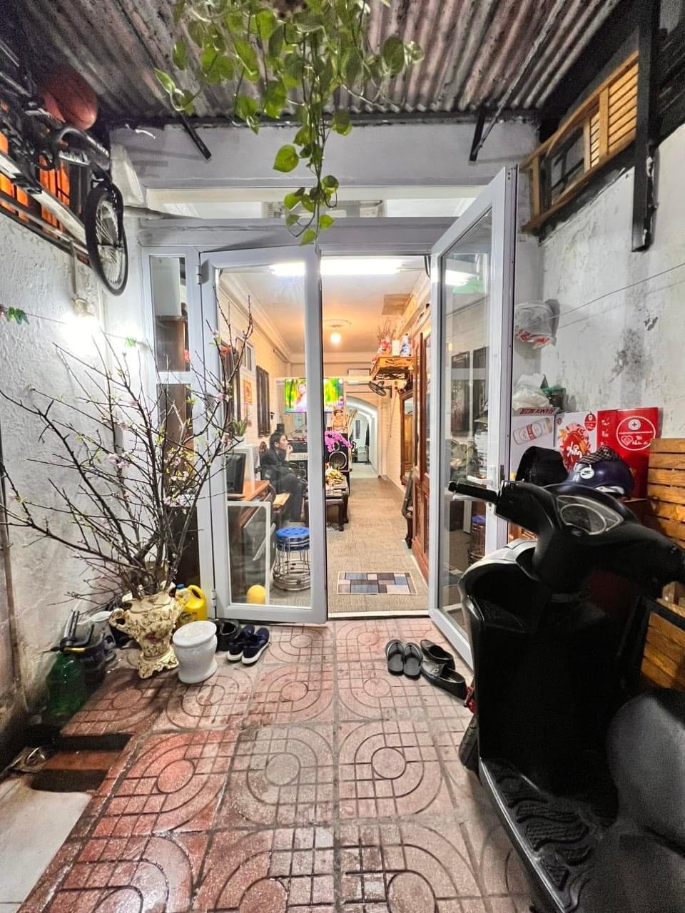 E1A9E8C1-389D-4256-965C-AFB0E70393CE