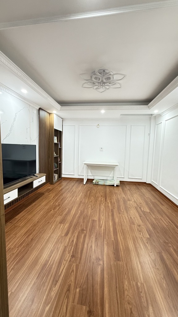 Nhà Tứ Hiệp 43.4m2 5 Tầng Mới Kính Koong