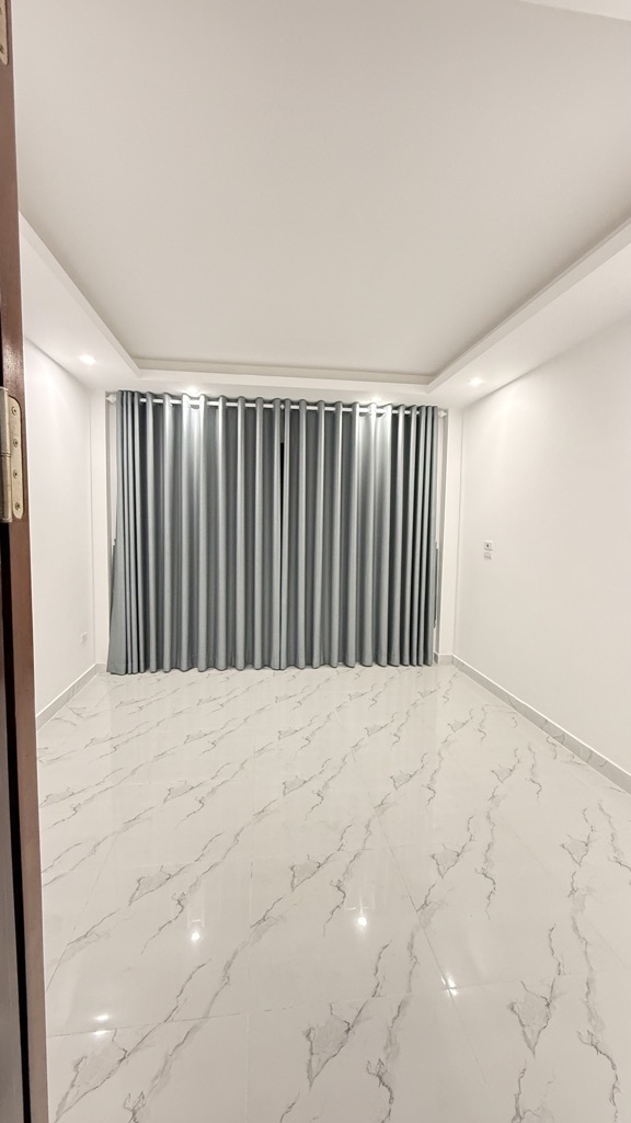 Nhà Tứ Hiệp 43.4m2 5 Tầng Mới Kính Koong